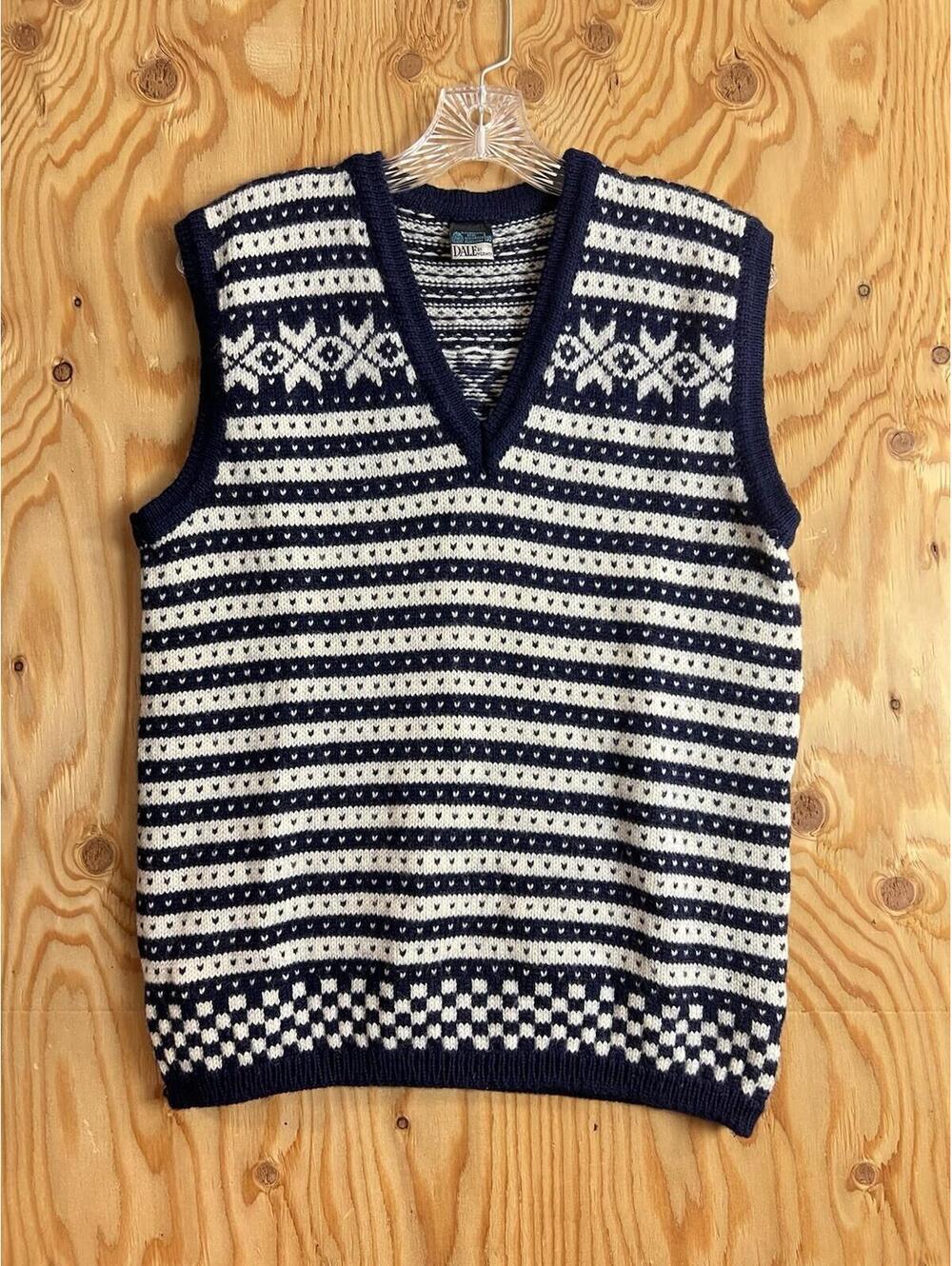 VTG Dale of Norway Sweater Vest Mens 39 S/M White Navy Stripe Nordic V Neck Wool